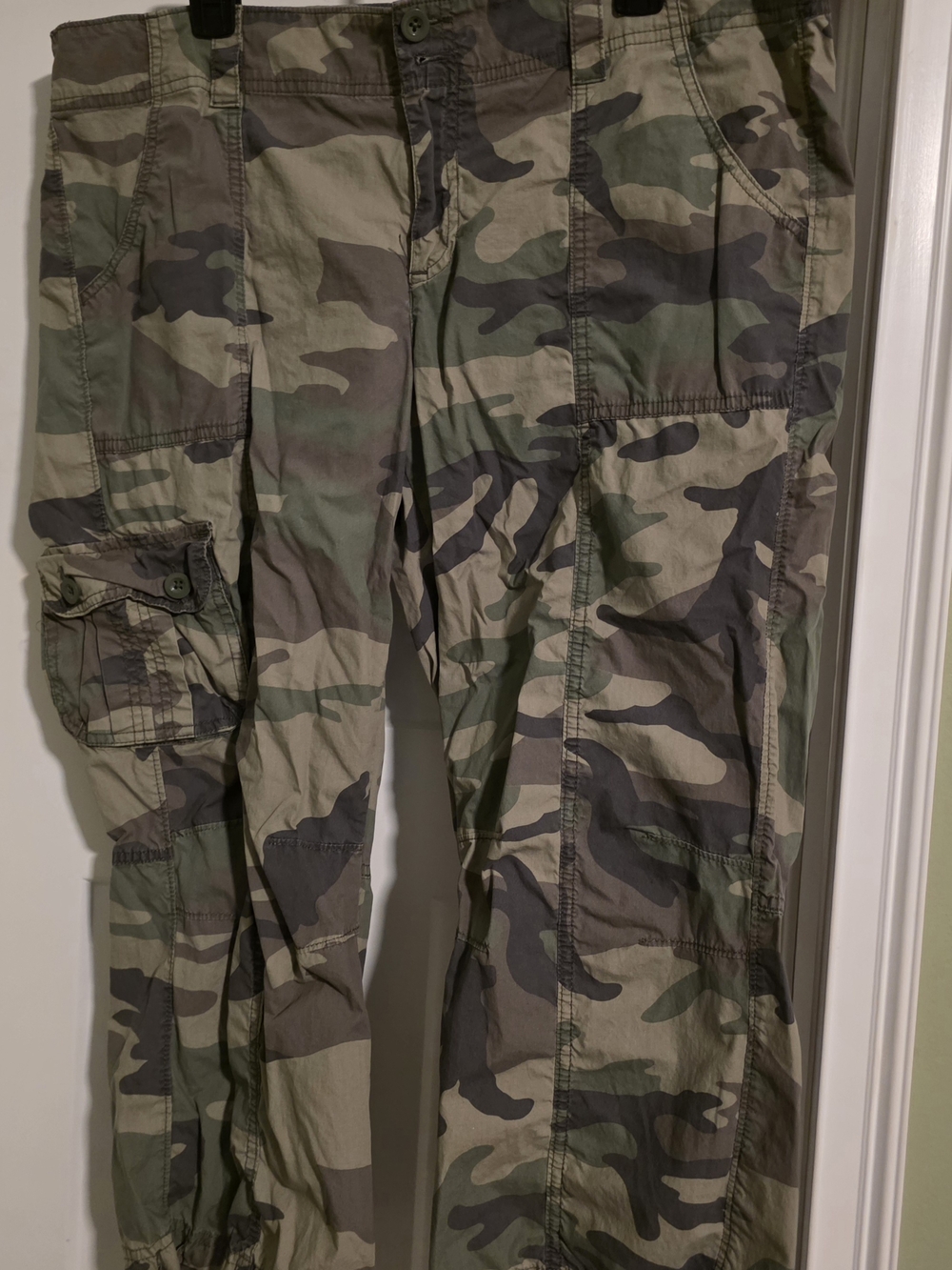 GAP Women's Camo Cargo Capris in Green and Brown